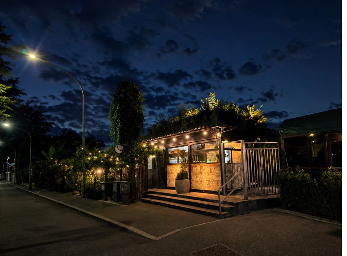 L'ingresso del Giardino all'ora blu